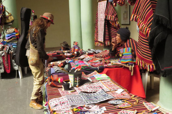 ARTESANAS. La feria estar abierta al pblico hasta el sbado.