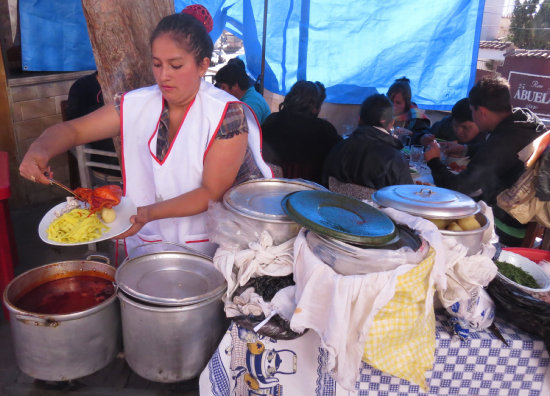 VARIEDAD. La feria realizada ayer en el mercado 