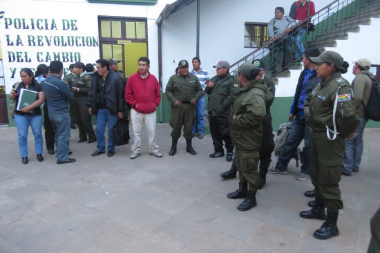 DEMANDA. Policas de bajo rango activaron las medidas de presin.