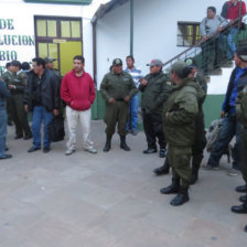 DEMANDA. Policas de bajo rango activaron las medidas de presin.