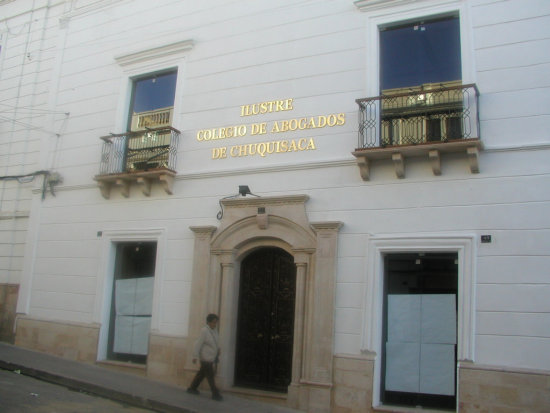 INSTITUCIN. El Colegio de Abogados de Chuquisaca renueva su Directiva.