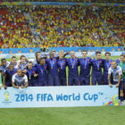 La seleccin de Holanda recibi el reconocimiento de tercer lugar, ante la desazn de los jugadores brasileos y de su hinchada.