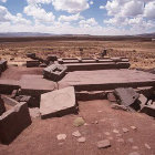 RUINAS. Piezas lticas pertenecientes al sector de Pumapunku, en Tiwanacu.