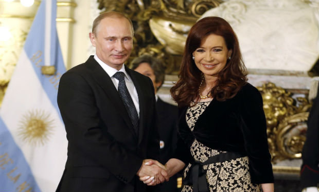 ACERCAMIENTO. El presidente ruso Vladimir Putin junto a su homologa argentina Cristina Fernndez de Kirchner.