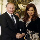 ACERCAMIENTO. El presidente ruso Vladimir Putin junto a su homologa argentina Cristina Fernndez de Kirchner.