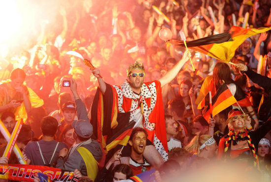 Los hinchas alemanes de todo el mundo celebraron el ttulo de la Copa Mundial de Brasil que consigui la seleccin teutona ayer, en el estadio Maracan de Ro de Janeiro.