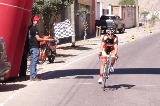 Valeria Escobar (c) fue la pedalista ms destacada de Sucre en la Copa Bolivia que concluy ayer.