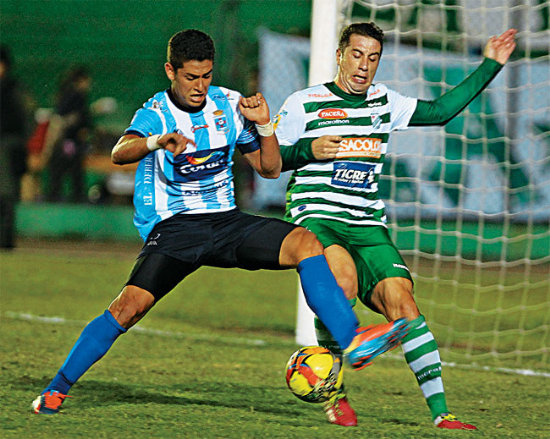 Oriente Petrolero derrot anoche a Blooming y sigue con vida en el campeonato organizado por la Liga.