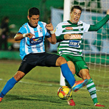 Oriente Petrolero derrot anoche a Blooming y sigue con vida en el campeonato organizado por la Liga.