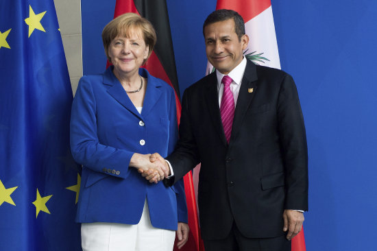 COMPROMISO. Ollanta Humala durante su encuentro con Angela Merkel, ayer.