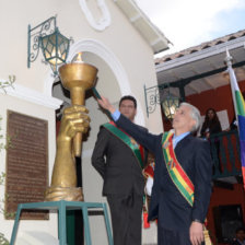 CIVISMO. Garca Linera enciende la tea.