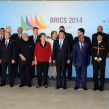 EN BRASIL. Los presidentes de Argentina (izq.) y de Bolivia (der.) con otros mandatarios.