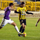 Un pasaje del partido entre The Strongest y Real Potos; abajo, el festejo del gol de Bolvar en el triunfo sobre San Jos.