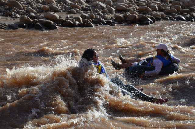 TURISMO. En las aguas del Pilcomayo los turistas que visitan Icla pueden practicar el deporte de aventura denominado tubing.