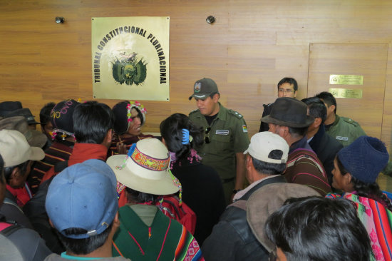 PROTESTA. Yampara Suyu, Qhara Qhara Suyu, Charcas, Quillacas, entre otros, hacen vigilia.