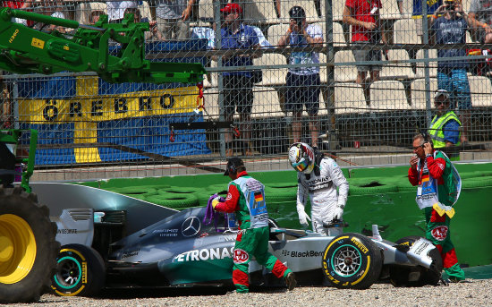 El accidente que sufri Lewis Hamilton (arriba) fue bien aprovechado por Nico Rosberg para ganar la pole.