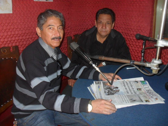 RADIALISTAS. Willy Rentera y Freddy Donoso en el estudio de Radio La Plata.