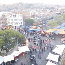 TRADICIN. La tradicional Feria de Alasita atrae a miles de visitantes durante sus casi 15 das de duracin; no obstante, el corte de calles en un amplio radio perjudica a muchos ciudadanos.