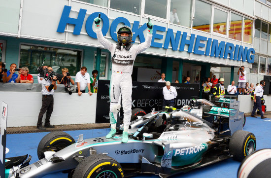 El alemn Rosberg celebra su 4 triunfo de la temporada alcanzado ayer, en su pas, en el Mundial de Frmula Uno.