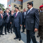 ALIADOS. Nicols Maduro y su colega chino Xi Jinping, ayer en Caracas.