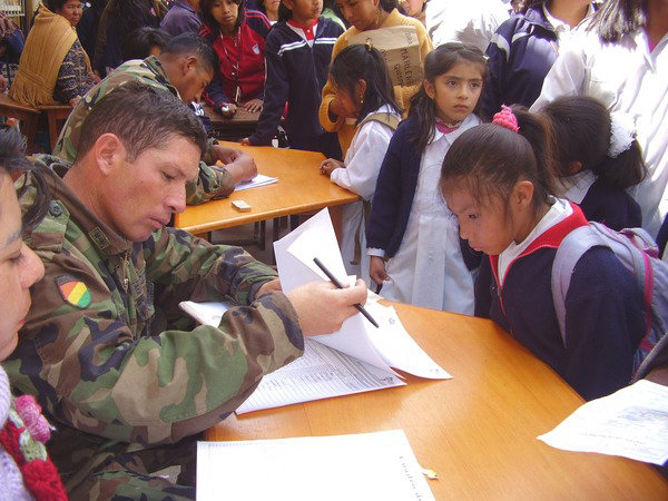 JUANCITO PINTO. Los estudiantes de primaria y secundaria recibirn Bs 200, un incentivo para evitar la desercin escolar.