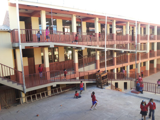 OBRA. Los estudiantes de la unidad educativa Benjamn Guzmn tienen nuevo edificio.