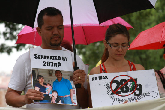 PROTESTA. Las medidas provocaron una reaccin por parte de grupos de inmigrantes.