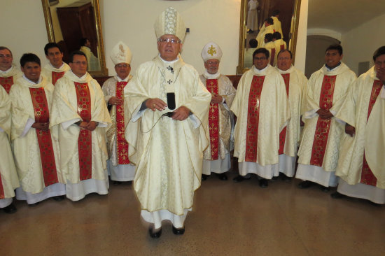 FRATERNIDAD. Jurez junto a sacerdotes.