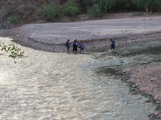 ANLISIS. Las gobernaciones de Potos, Tarija y Chuquisaca estn recogiendo muestras para establecer la contaminacin del ro Pilcomayo