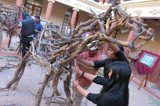 EXPOSICIN. El proceso de elaboracin de las esculturas equinas de los estudiantes de Artes Plsticas de la Universidad Pedaggica.