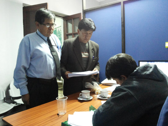 RECURSO. El ciudadano Alfredo Tern, junto a su abogado, Germn Miranda present ayer las denuncias ante el Ministerio Pblico.