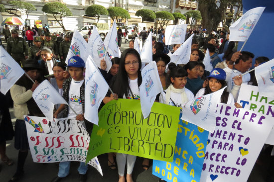 ACTIVIDAD. La inauguracin de la Caravana por la Transparencia, ayer, en Sucre.