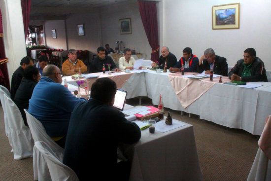 Los dirigentes de la Asociacin Nacional de Ftbol se reunieron anoche, en Sucre.