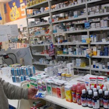 RESFROS. La gente suele ir a una farmacia para autorrecetarse penicilina.