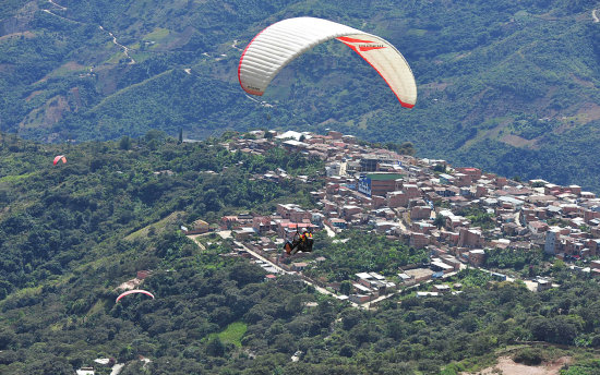 La imagen de uno de los competidores en pleno vuelo.