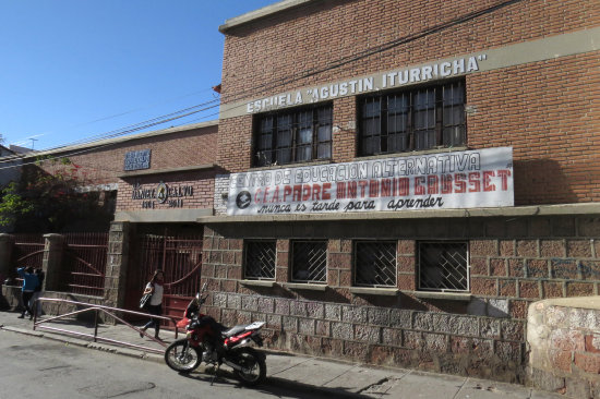 EDUCACIÓN. En Sucre es común que en una infraestructura funcionen entre dos y tres unidadades educativas.