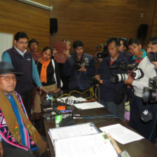 Sentencias. El presidente del TCP, Efren Choque, durante la conferencia de prensa de ayer.