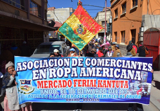 SECTOR. La marcha nacional del sector realizada el lunes, en la ciudad de Oruro.