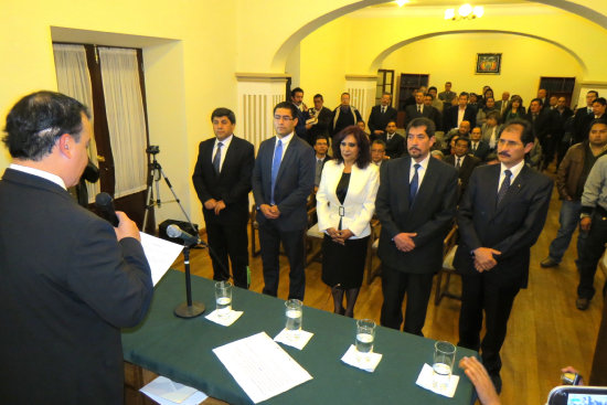 JURAMENTO. El acto de posesin, anoche, en oficinas de la Federacin de Empresarios.