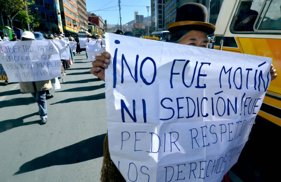 PROTESTA. Marcha de familiares en La Paz.