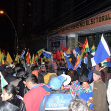 ELECCIONES. Los partidos polticos en carrera comenzaron con su campaa electoral, rumbo a los comicios del 12 de octubre.