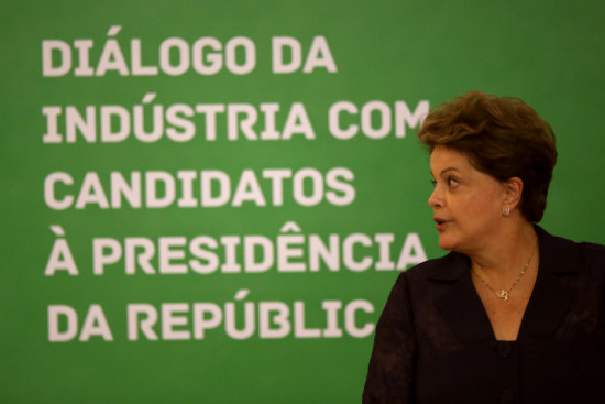 CRTICAS. La presidenta Dilma Rousseff expone en el evento organizado por la industria.