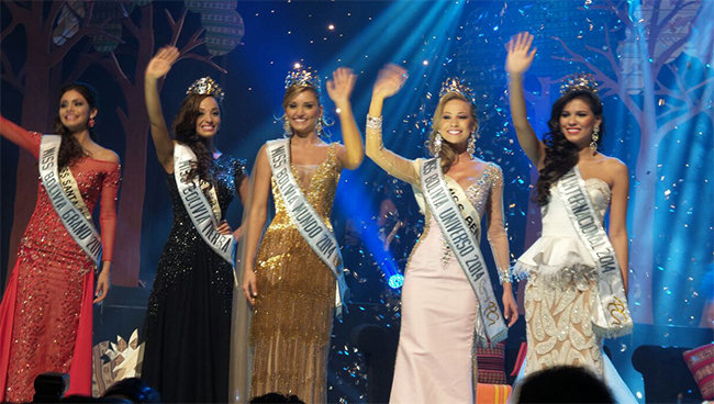 REINAS. Las bolivianas coronadas como las ms bellas, entre ellas Elosa, a la izquierda.