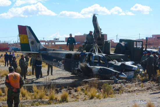 ACCIDENTE. La aeronave cay en la carretera a Laja, a dos millas del Aeropuerto.