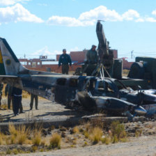 ACCIDENTE. La aeronave cay en la carretera a Laja, a dos millas del Aeropuerto.