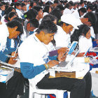 EDUCACIN. Los primeros equipos entregados a bachilleres de unidades educativas de la ciudad de El Alto.