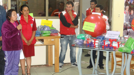 El acto de entrega de material a los centro aerbicos se realiz ayer.