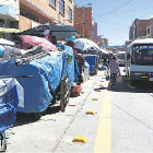 DESORDEN. La Intendencia Municipal retir 16 puestos asentados en la calzada de la calle Nataniel Aguirre, pero ellos volvieron el mismo da.