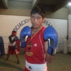 El pugilista capitalino Jhonny Janco con la medalla de bronce conseguida en Ecuador.