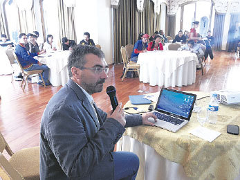 CAPACITACIN. El periodista David Dusster imparti un taller a los comunicadores de Sucre.